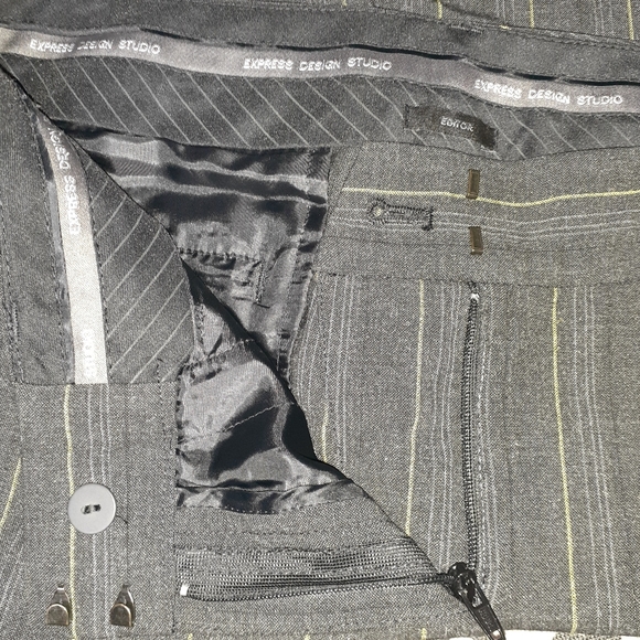 2/$20 Express Pinstripe Cuffed Capris with Pockets - Picture 2 of 9